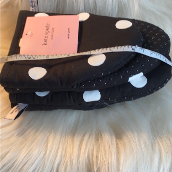 Kate Spade Black & white polka dot Oven Mitts NWT - Picture 6 of 8